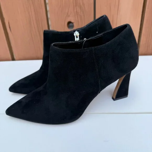 Vince Camuto Womens Black Suede Booties Size 9.5M With Zipper Closure - Picture 1 of 10